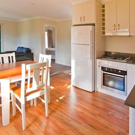 Отель Wagga Wagga Beach Caravan Park Номер фото