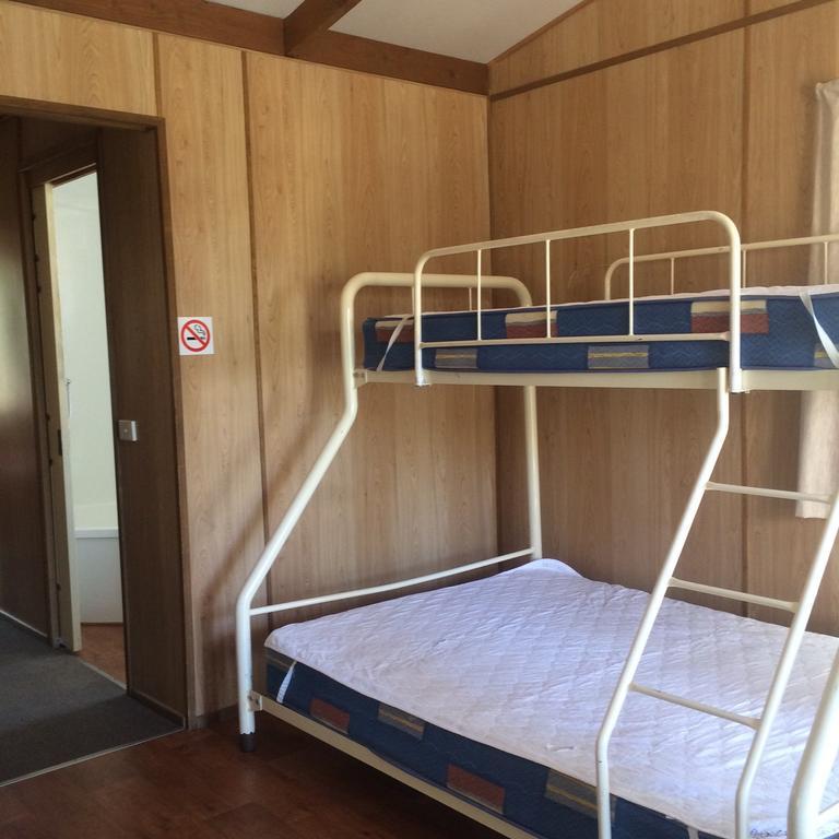 Отель Wagga Wagga Beach Caravan Park Номер фото