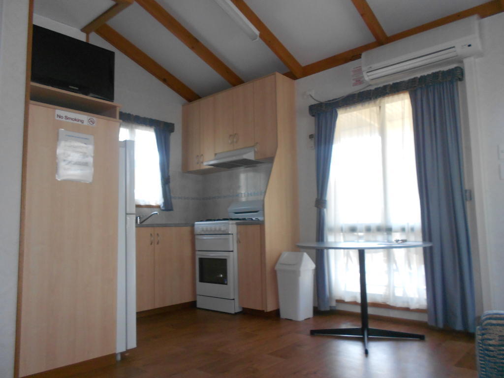 Отель Wagga Wagga Beach Caravan Park Номер фото