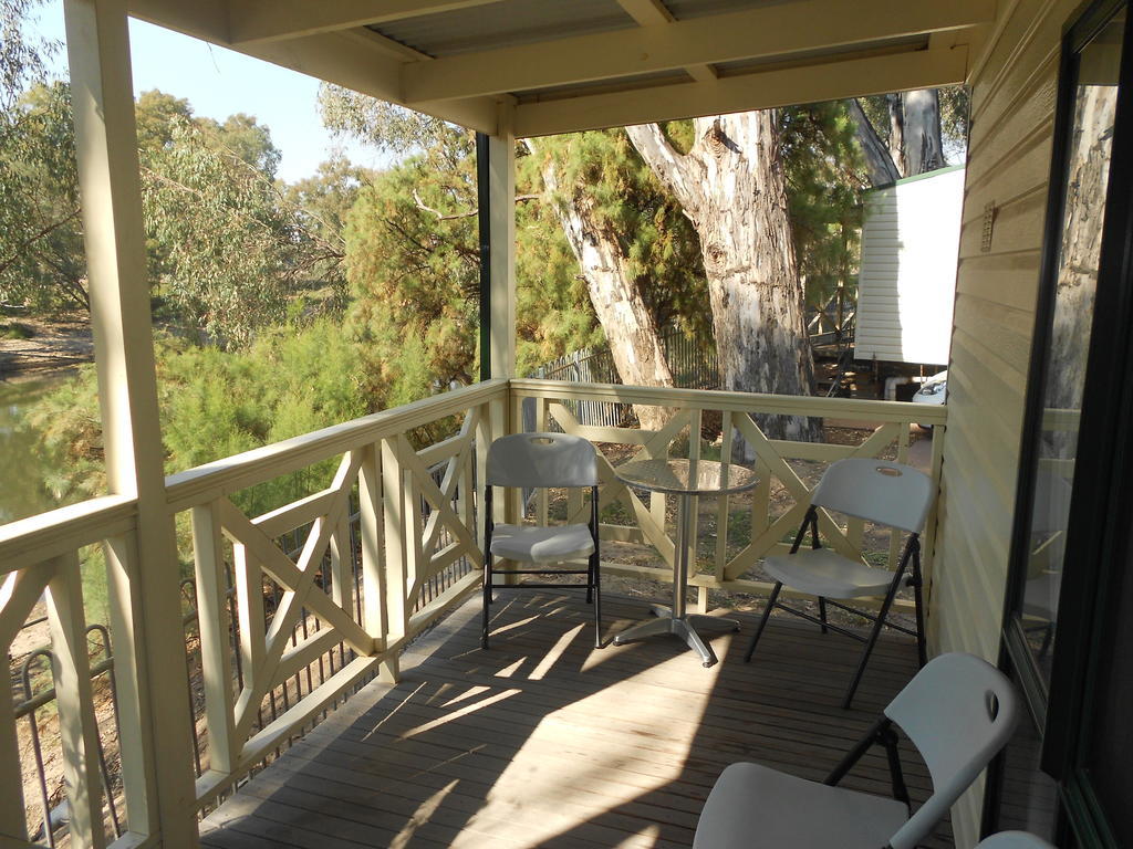 Отель Wagga Wagga Beach Caravan Park Номер фото