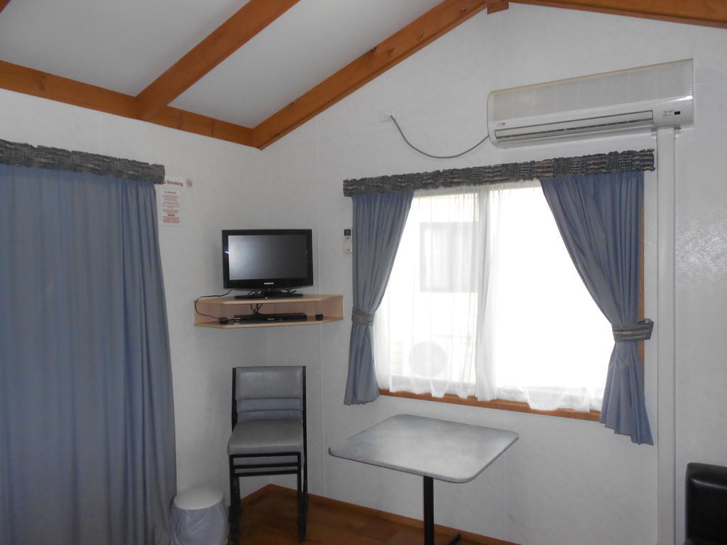 Отель Wagga Wagga Beach Caravan Park Номер фото