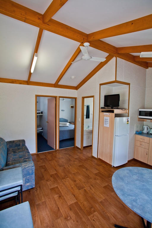 Отель Wagga Wagga Beach Caravan Park Номер фото
