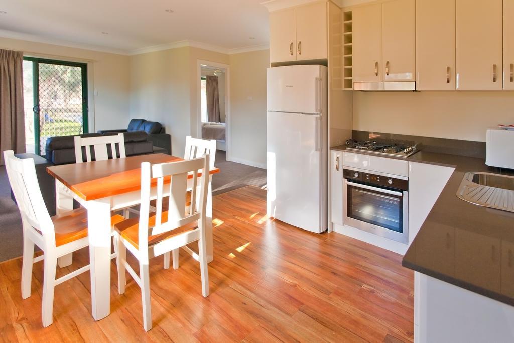 Отель Wagga Wagga Beach Caravan Park Номер фото