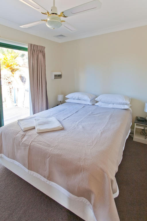 Отель Wagga Wagga Beach Caravan Park Номер фото