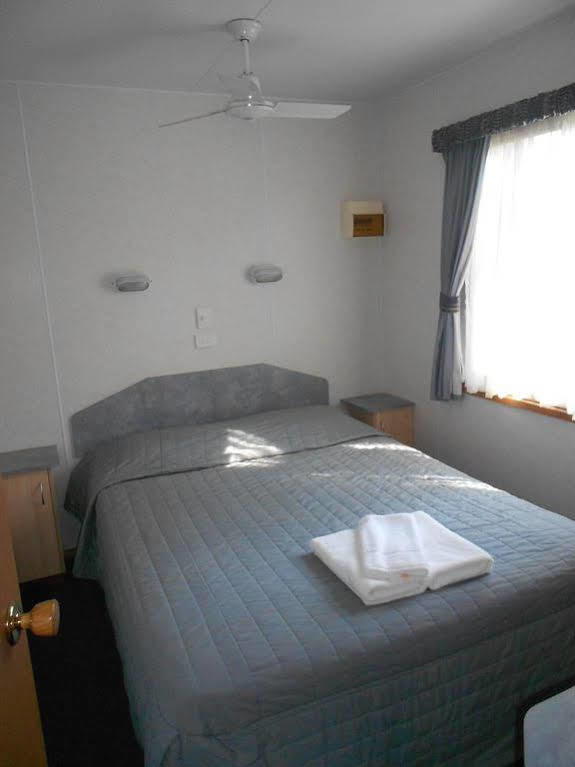 Отель Wagga Wagga Beach Caravan Park Экстерьер фото